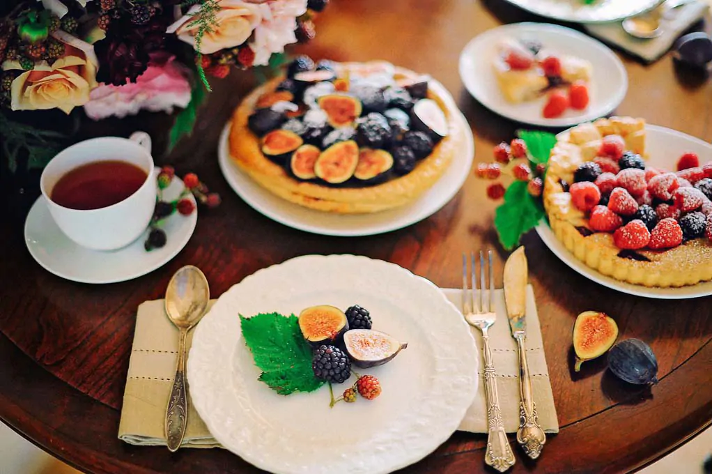 Simple table decorations