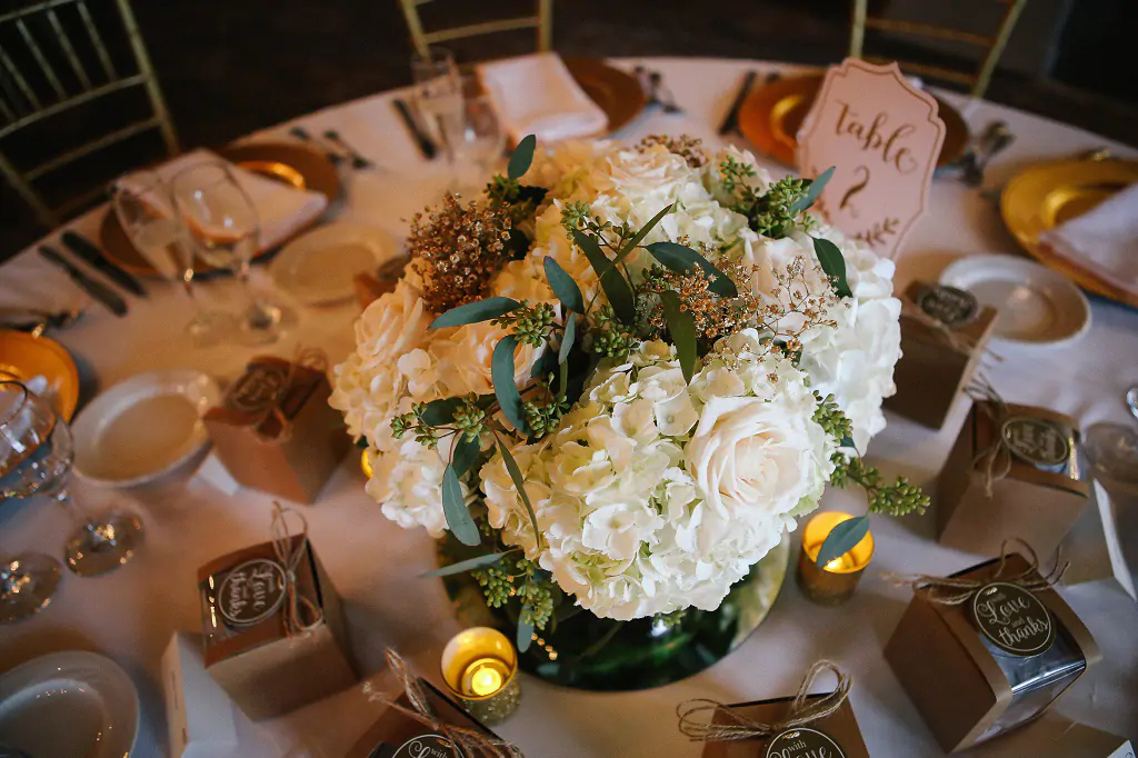 cream-gold-wedding-flowers